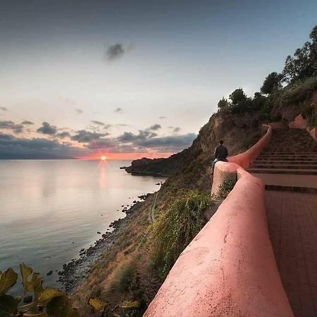 Villa Lontano Dal Caos A Due Passi Dal Mare à Condro Extérieur photo
